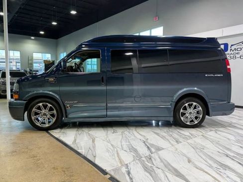 Used 2017 Chevrolet Express 2500 image 9