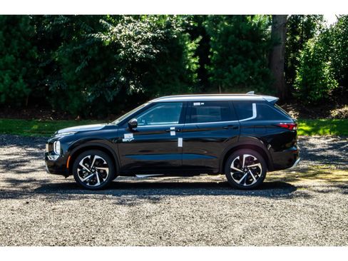 New 2025 Mitsubishi Outlander image 4