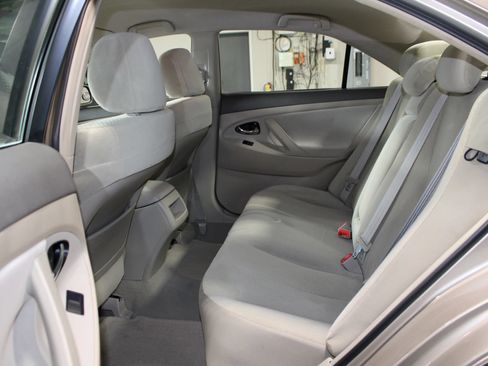 Used 2009 Toyota Camry LE FWD image 18
