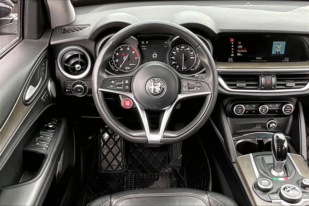 Used 2018 Alfa Romeo Stelvio Ti AWD/4WD image 4