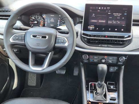 Used 2024 Jeep Compass Latitude AWD/4WD image 9