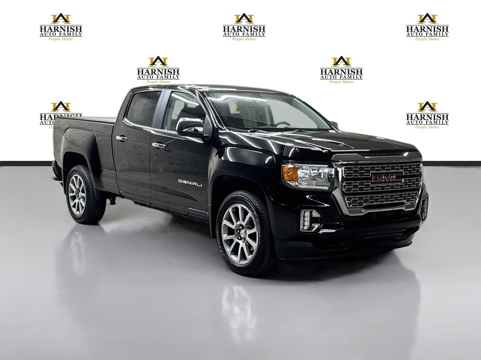 Used 2022 GMC Canyon Denali w/ Denali Black Edition Package AWD/4WD image 3