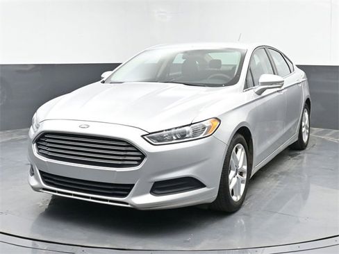Used 2016 Ford Fusion SE image 11