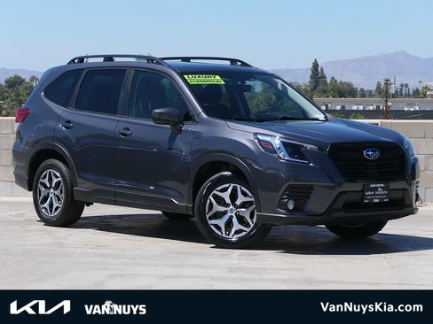 Used 2023 Subaru Forester Premium AWD/4WD image 1