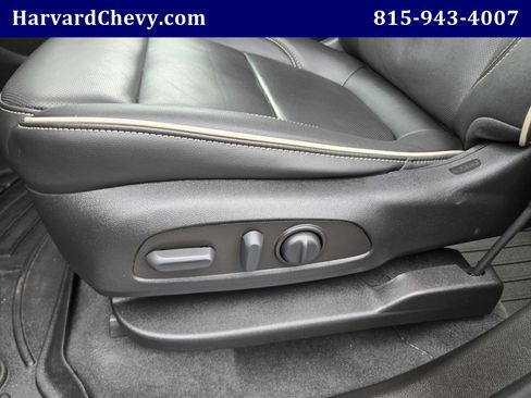 Used 2023 Chevrolet Traverse Premier AWD/4WD image 28