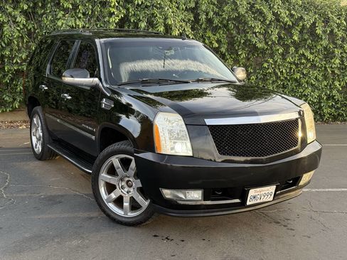 Used 2007 Cadillac Escalade AWD w/ Information Package image 2