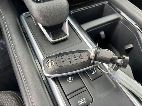 Used 2025 Nissan Pathfinder SV image 22