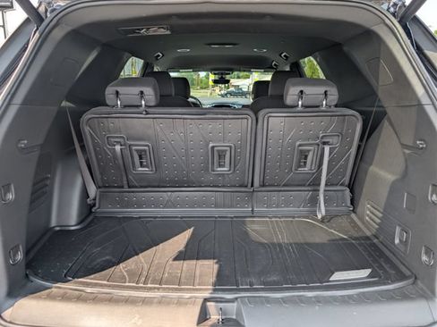 Used 2023 Chevrolet Traverse LT FWD image 20