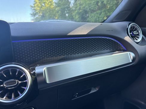 New 2025 Mercedes-Benz GLB 250 4MATIC image 39