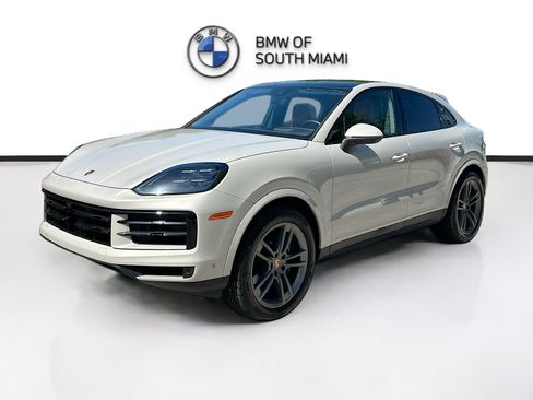 Used 2025 Porsche Cayenne Coupe image 3