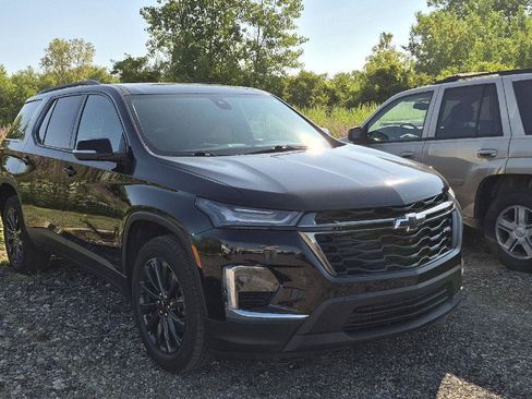 Used 2023 Chevrolet Traverse RS w/ LPO, Floor Liner Package FWD image 2