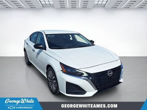 Used 2025 Nissan Altima 2.5 SV FWD image 1