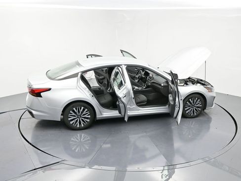 Used 2024 Nissan Altima 2.5 SV image 25