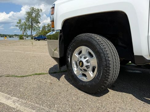 Used 2015 Chevrolet Silverado 2500 LT AWD/4WD image 9