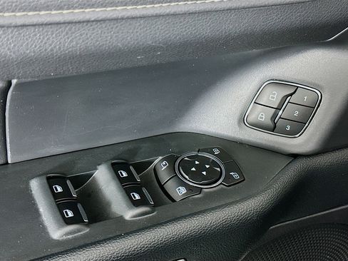 Used 2024 Ford Expedition XLT image 15