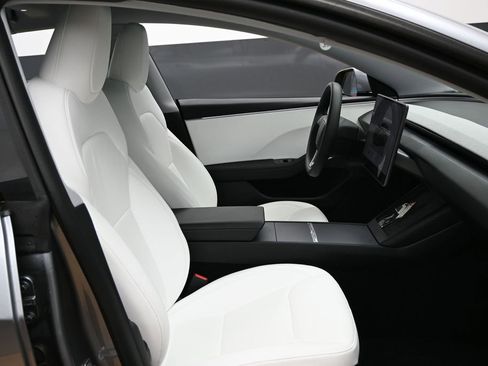 Used 2025 Tesla Model 3 Long Range image 38