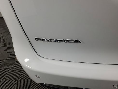 New 2026 Chrysler Pacifica Select image 31