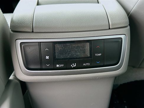 Used 2019 Toyota Highlander Plus AWD/4WD image 26