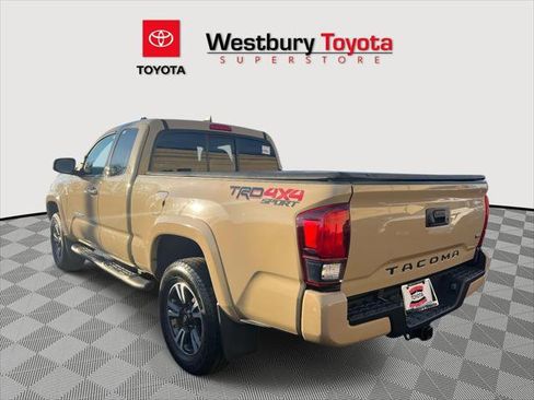 Used 2019 Toyota Tacoma TRD Sport image 3