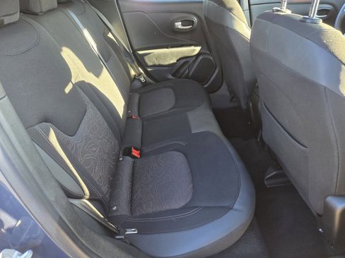 Used 2023 Jeep Renegade Latitude image 14