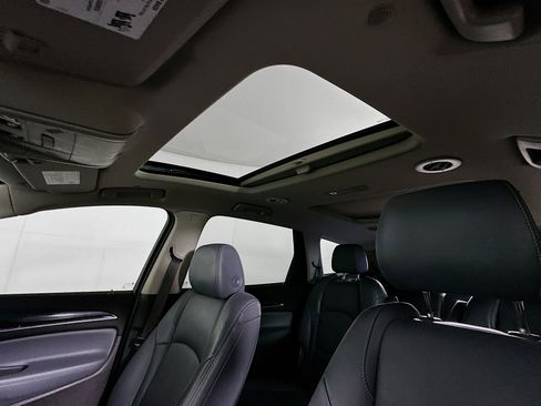 Used 2019 Buick Enclave Essence image 24