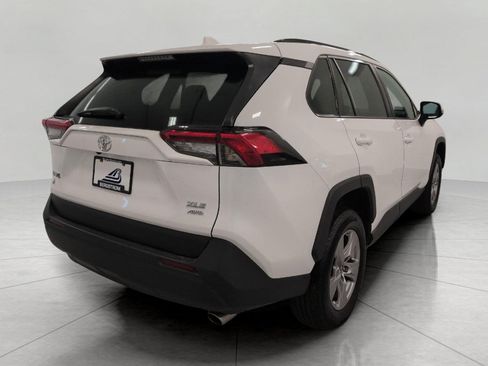 Used 2025 Toyota RAV4 XLE AWD/4WD image 19