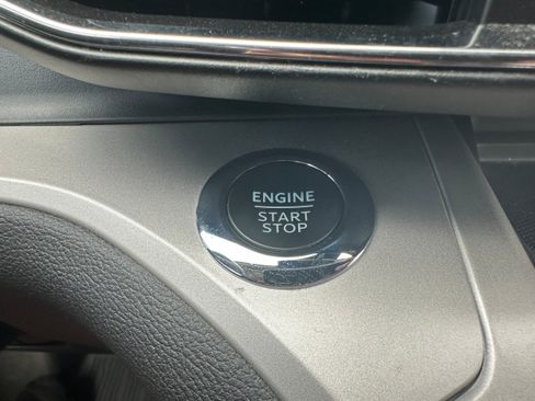 Used 2024 Ford Explorer XLT w/ Equipment Group 202A AWD/4WD image 22