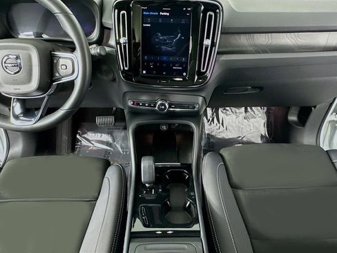 Used 2023 Volvo C40 P8 Recharge Ultimate image 12