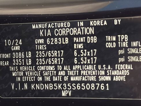 Used 2025 Kia Carnival FWD image 29