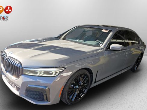 Used 2021 BMW 740i w/ M Sport Package image 1