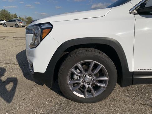 Used 2022 GMC Terrain SLT w/ Infotainment Package II image 2