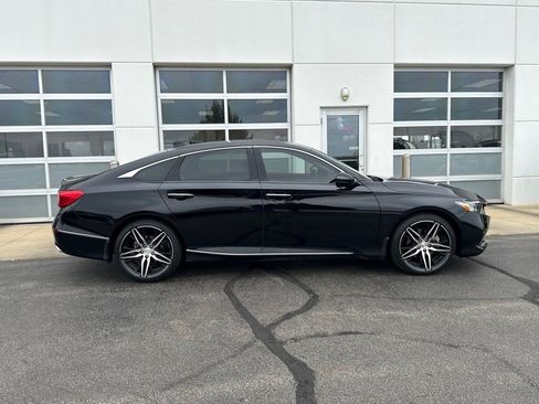 Used 2021 Honda Accord Touring image 3