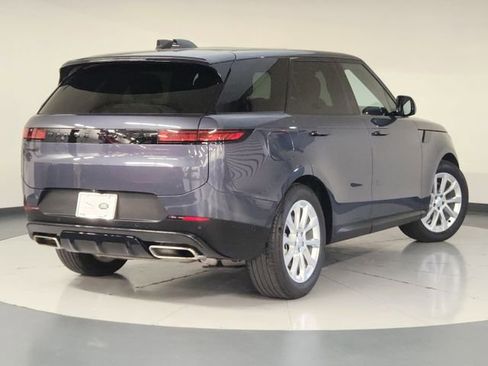 Used 2025 Land Rover Range Rover Sport SE image 2