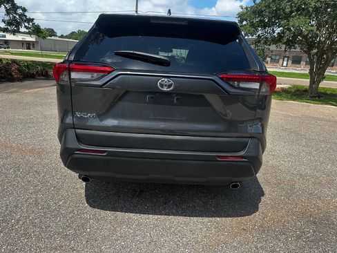 Used 2020 Toyota RAV4 LE FWD image 6
