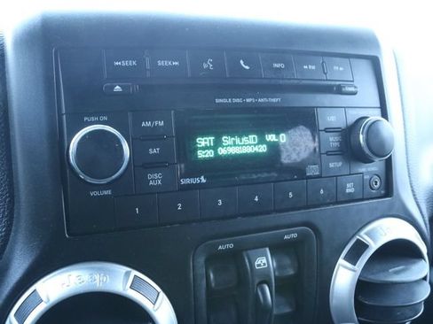 Used 2012 Jeep Wrangler Unlimited Rubicon AWD/4WD image 22