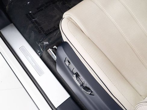 Certified 2023 Bentley Bentayga AWD/4WD image 12