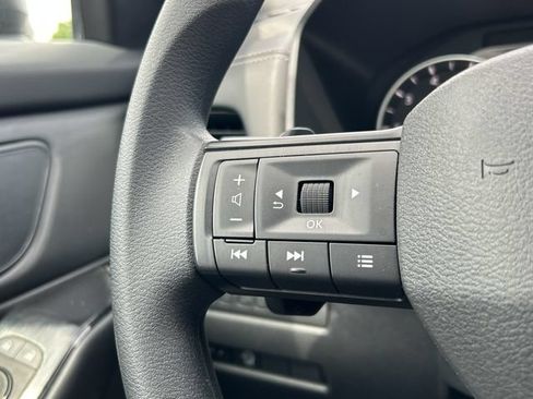 Used 2025 Nissan Rogue S AWD/4WD image 35