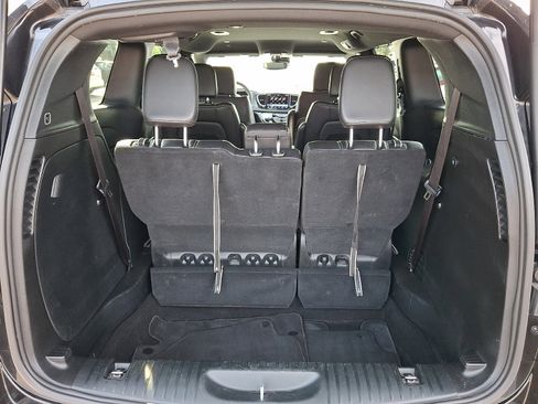Used 2025 Chrysler Pacifica Select FWD image 28