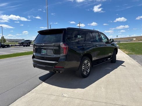 Certified 2025 Chevrolet Suburban Z71 AWD/4WD image 3