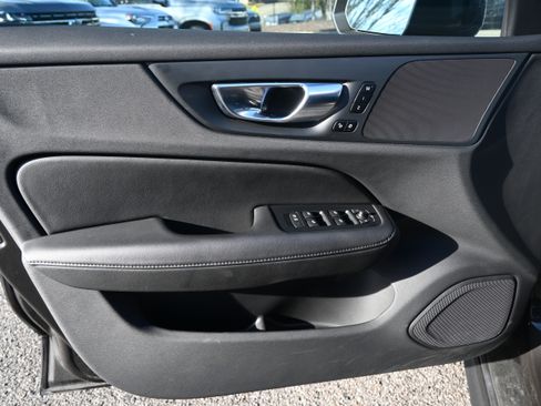 Used 2025 Volvo V60 B5 Cross Country Plus image 28