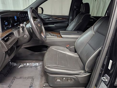 Used 2023 Cadillac Escalade ESV Premium Luxury image 11