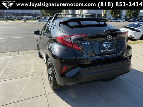 Used 2019 Toyota C-HR XLE image 5