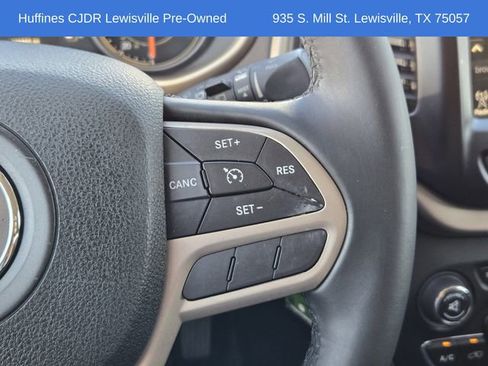 Certified 2017 Jeep Cherokee Latitude w/ Safety/Convenience Group image 29