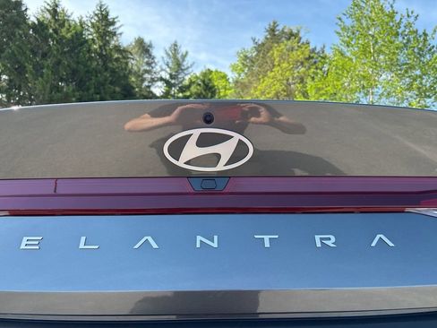 Used 2024 Hyundai Elantra SEL FWD image 15