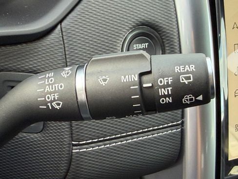 New 2026 Land Rover Discovery Dynamic SE image 14