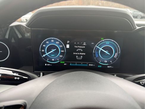 Certified 2025 Hyundai Elantra Limited FWD image 18