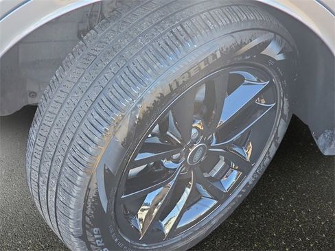 Used 2025 Land Rover Discovery Sport S image 34