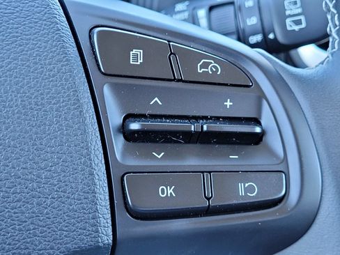 Certified 2025 Hyundai Venue SEL FWD image 30
