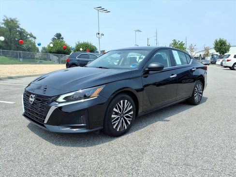 Used 2025 Nissan Altima 2.5 SV FWD image 9