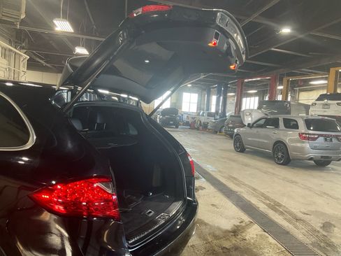 Used 2014 Porsche Cayenne S image 25
